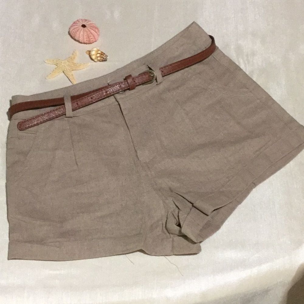 Heart & Hips Linen Cuffed Short Short Shorts